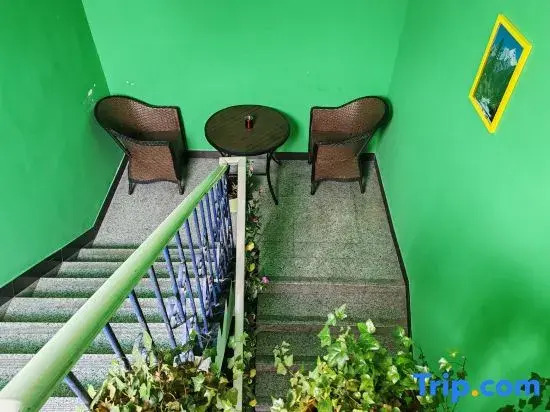Youzhu Hostel (Shuhanludong Subway Station)