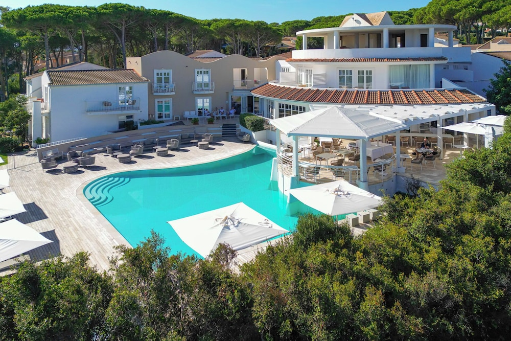 Hotel with swimming pool in Conca Verde just 100 mt from the sea