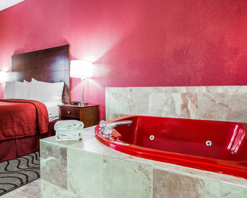 Quality Inn & Suites Altoona - Des Moines