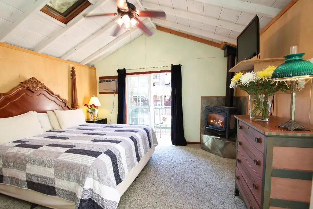 The Woods Hotel - Gay LGBTQ Cabins