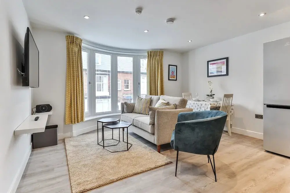 Pet-friendly Coastal Apartment in Filey, No Deposit