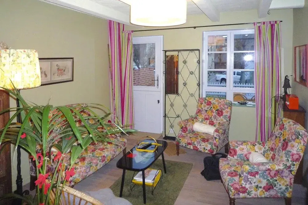 Charming House Near Alabaster Coast Beach