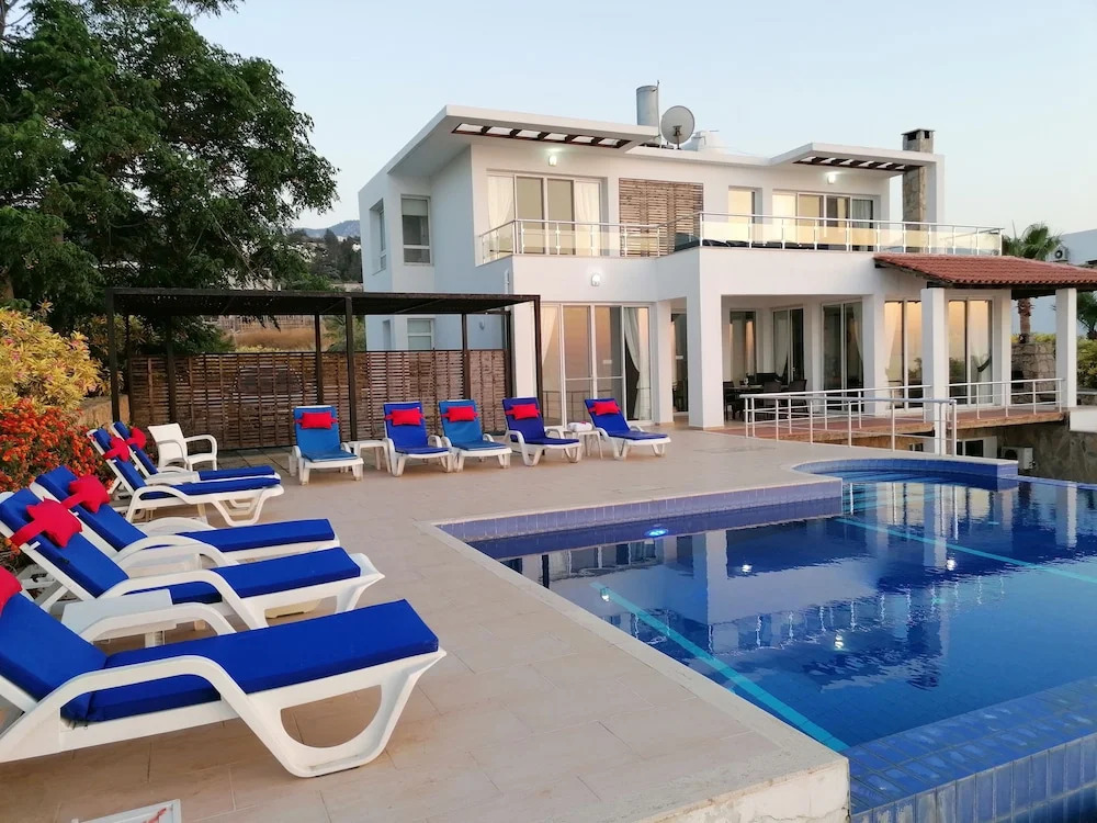 Ocean View Family Villa, Sleeps 2-10, Private Pool, Wifi, Internet Tv & Acs