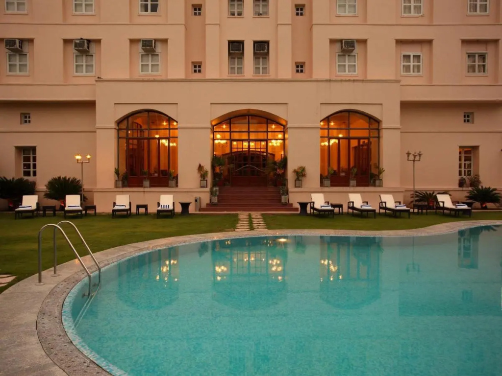 Hotel Paras