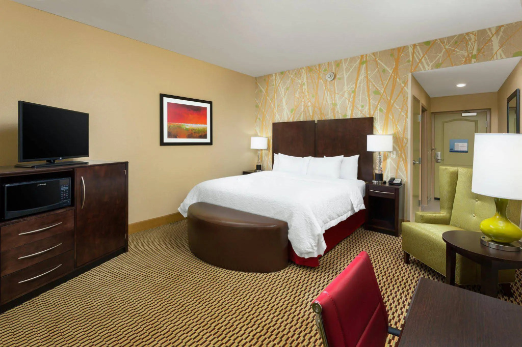 Hampton Inn & Suites Williamsport - Faxon Exit
