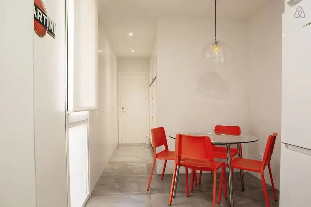 Sophisticated 3bed W/balcony 2min to Tube