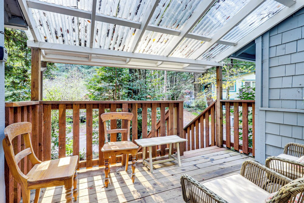 Russian River Retreat! Woodsy Guerneville Bungalow