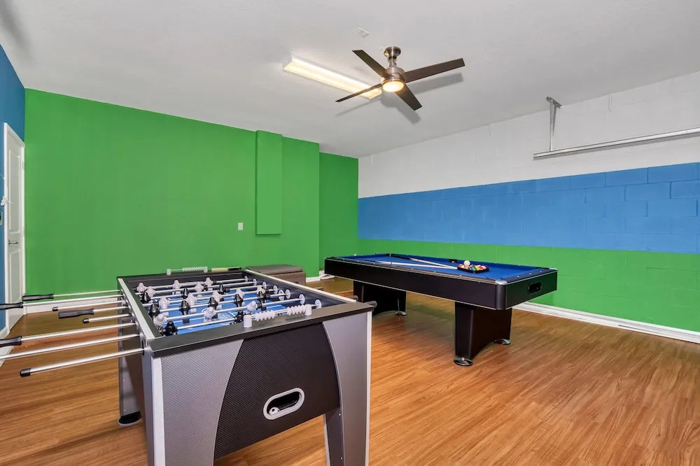 Modern 8 Bdrm 5 Bath Villa