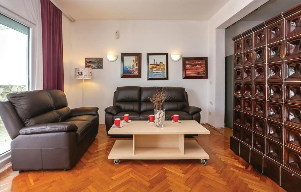 5 Bedroom Lovely Home In Okrug Donji
