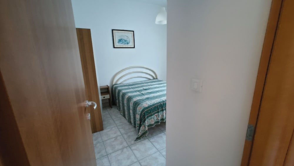 Beachside Apartment With Parking