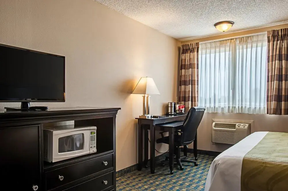 Quality Inn & Suites Pacific Seattle