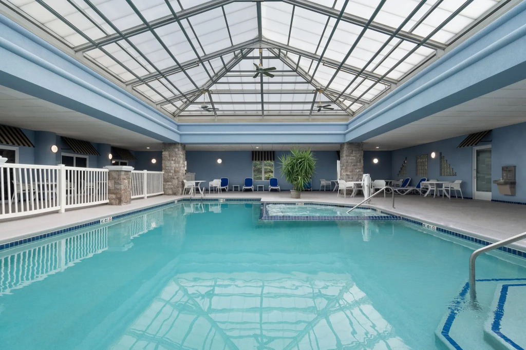 Holiday Inn Express Hotel & Suites Saginaw by IHG