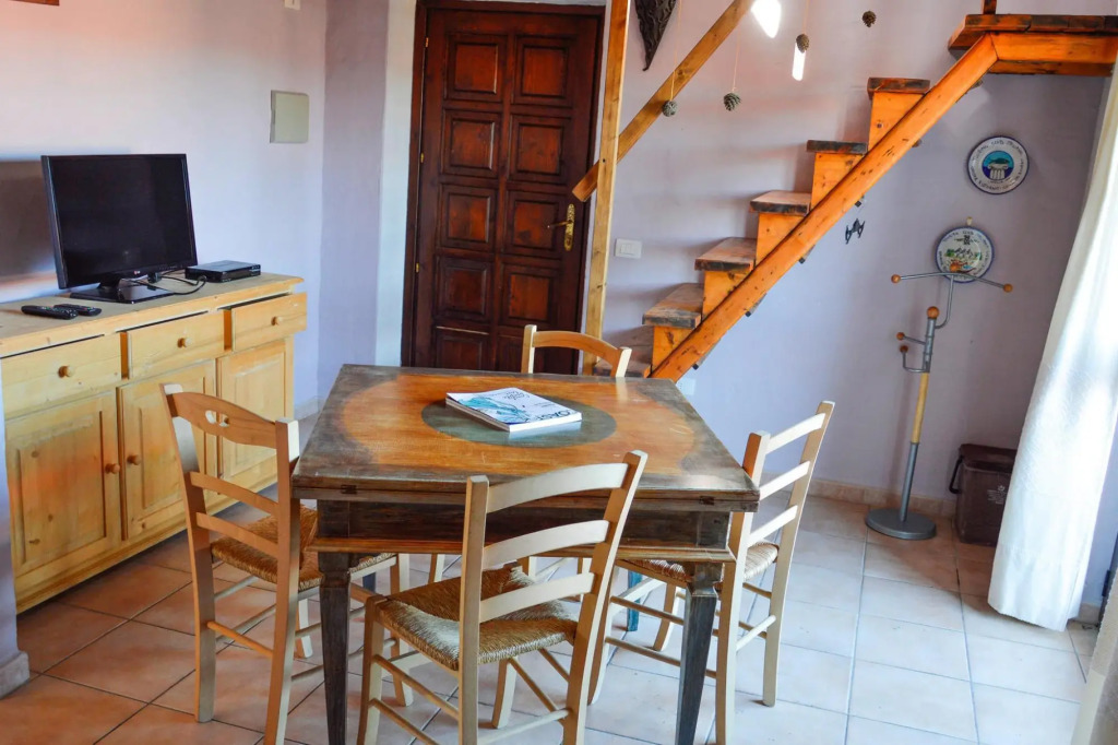Apartment in Cannigione with garden
