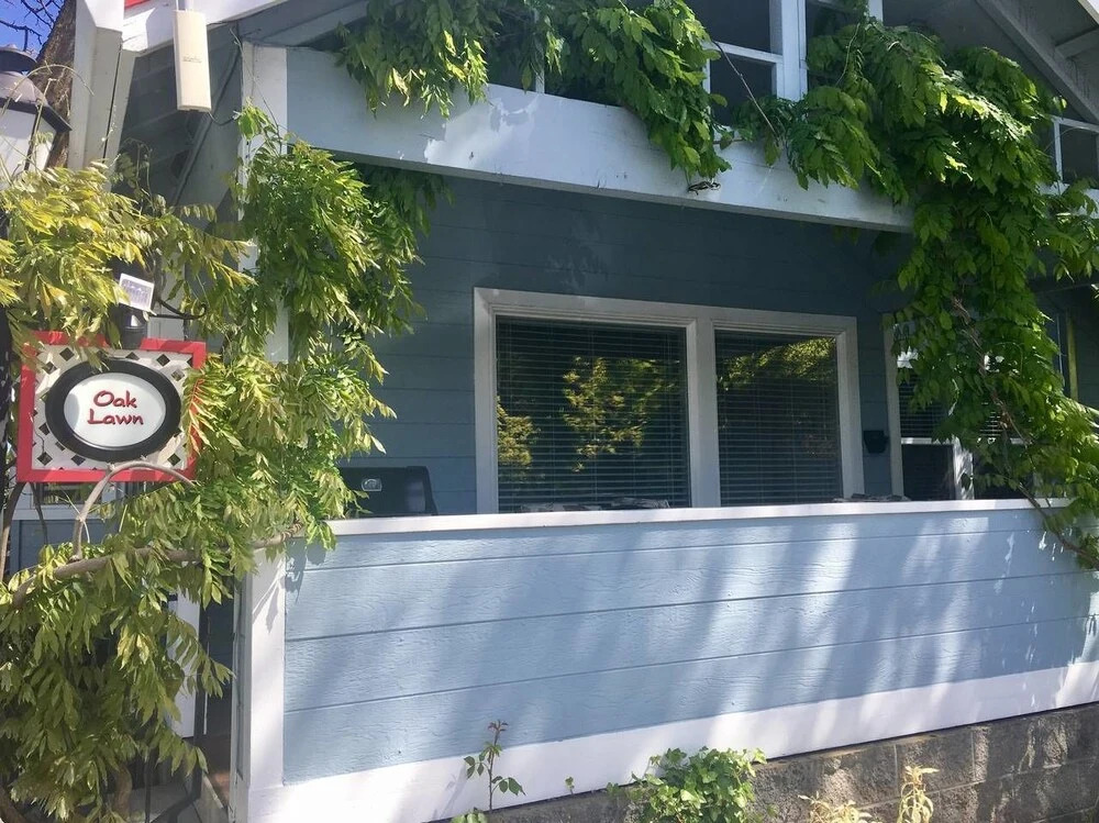 Oak Lawn Cottage ~ 1.5 Blocks to OSF