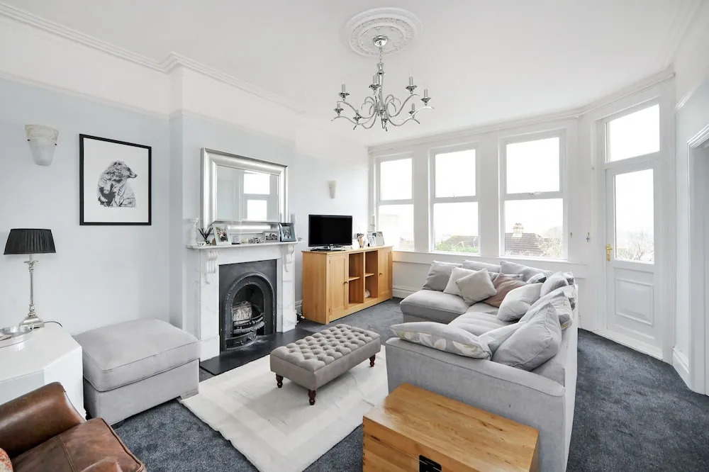6 Bedroom Edwardian House in Bath