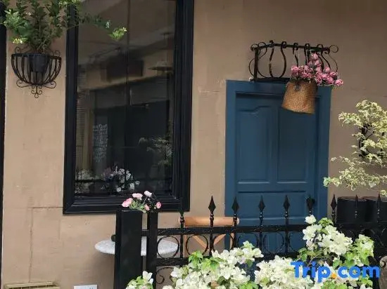 Xingyi Yunshang Garden Homestay (Wanfenglin Xiangchou Market)