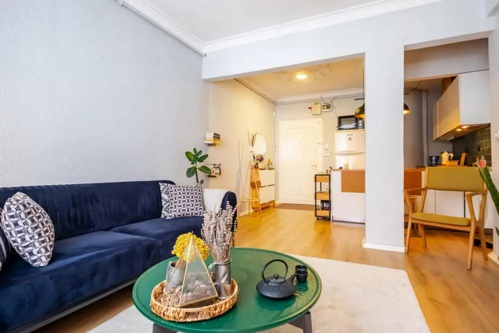 Eclectic Flat Near Metro With Terrace in Kadikoy