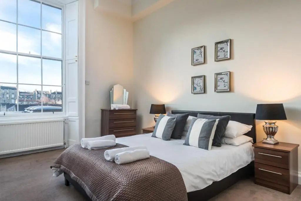 Central SPACIOUS NewTown 2-6ppl STUNNING