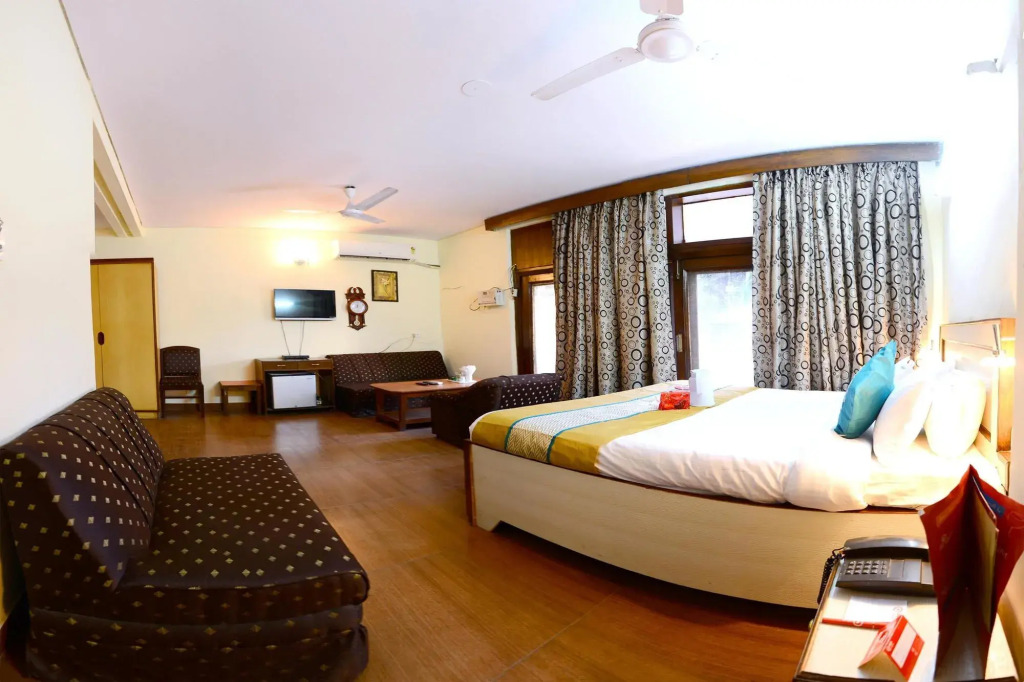 Hotel Kapoor Inn by OYO Rooms