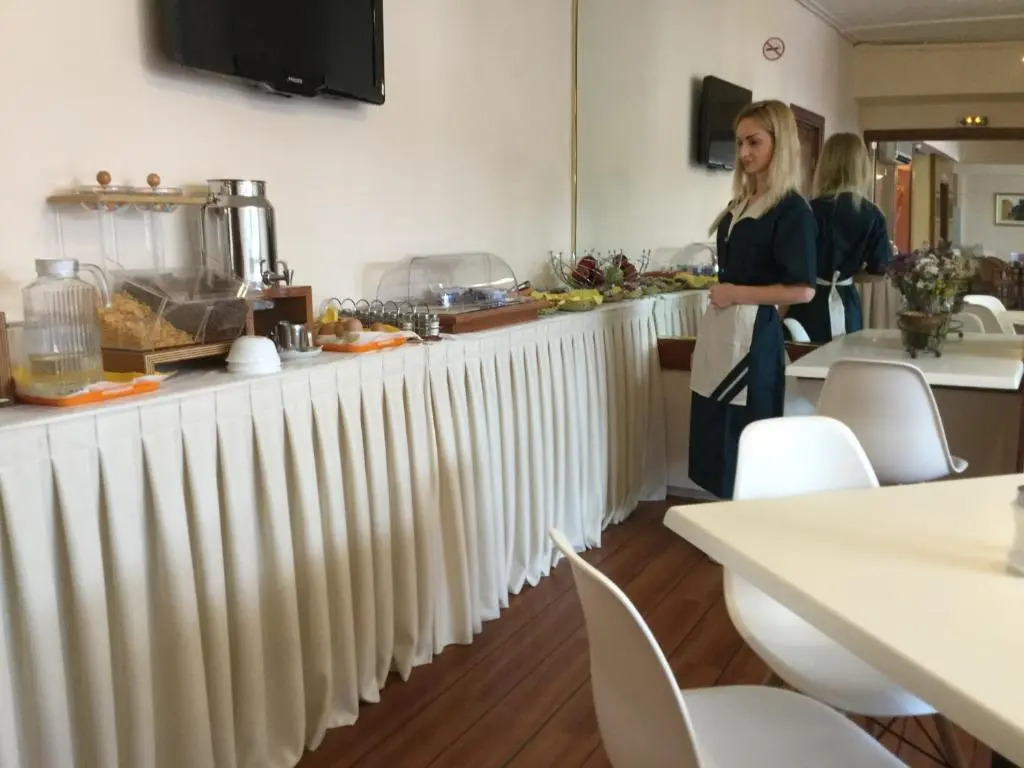 Anemoni Piraeus Hotel