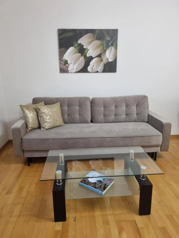 Cozy Private Rooms in 2BR City Retreat, Prime Central Location