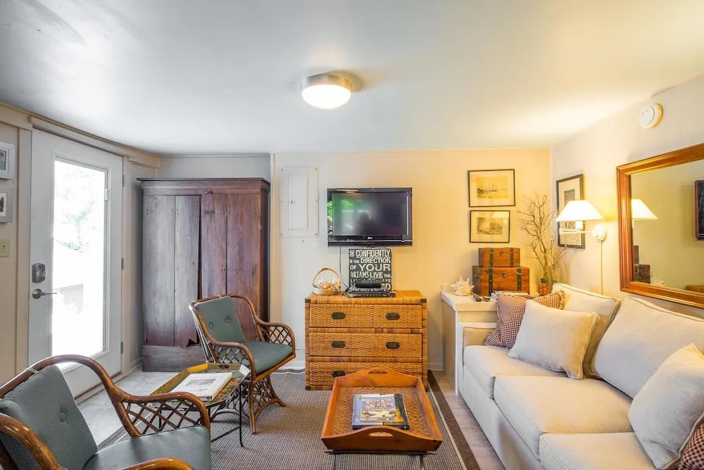 Erie The 213 E Hideaway 1 Bedroom Holiday Home By My Ocean Rentals