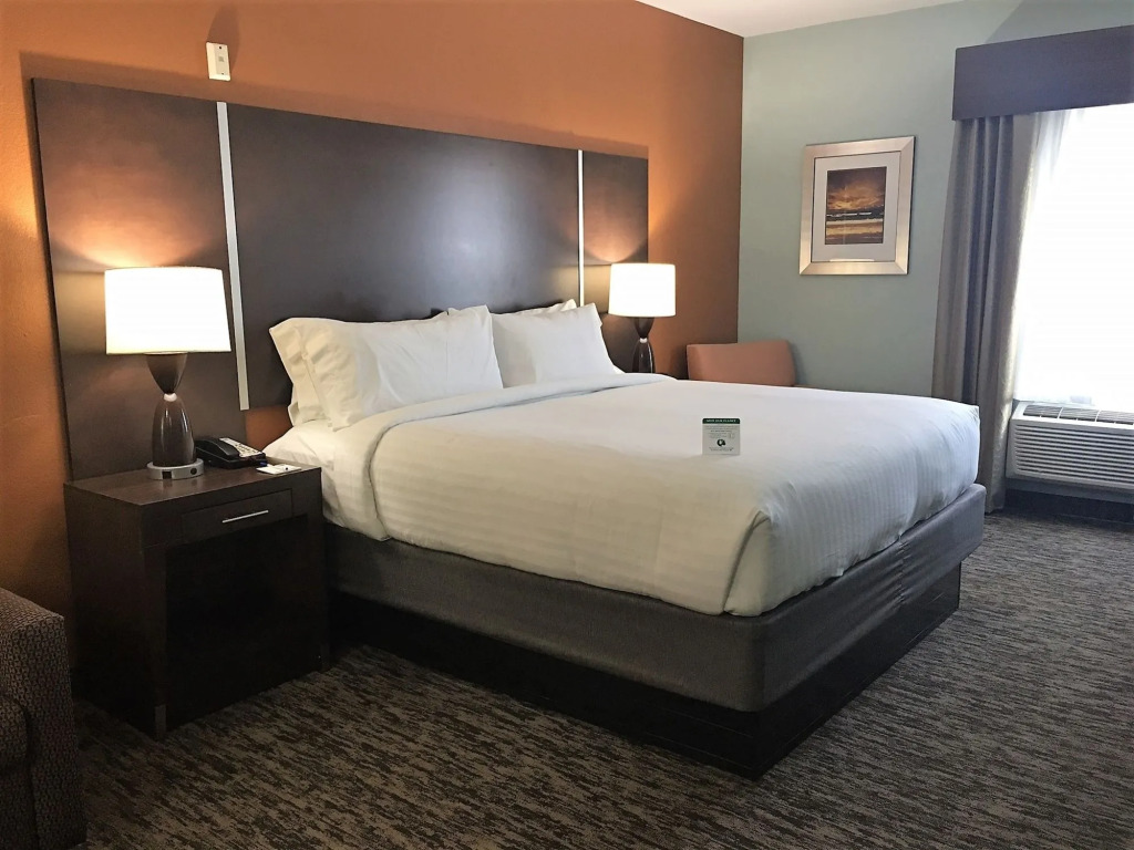 Holiday Inn Express & Suites - North Carmel / Westfield by IHG