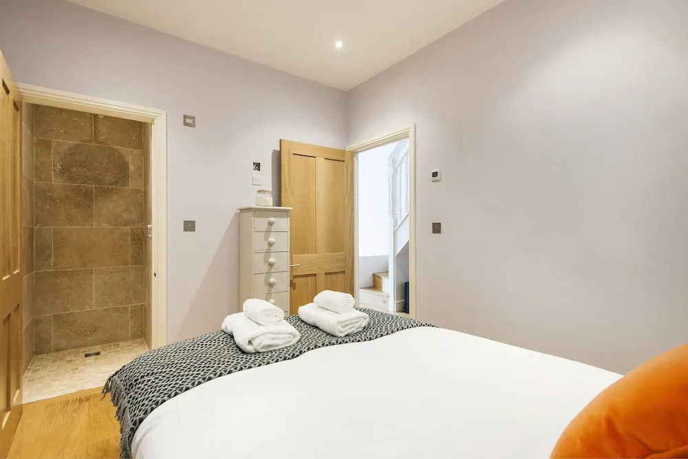 Enchanting Southfields Home by King George's Park