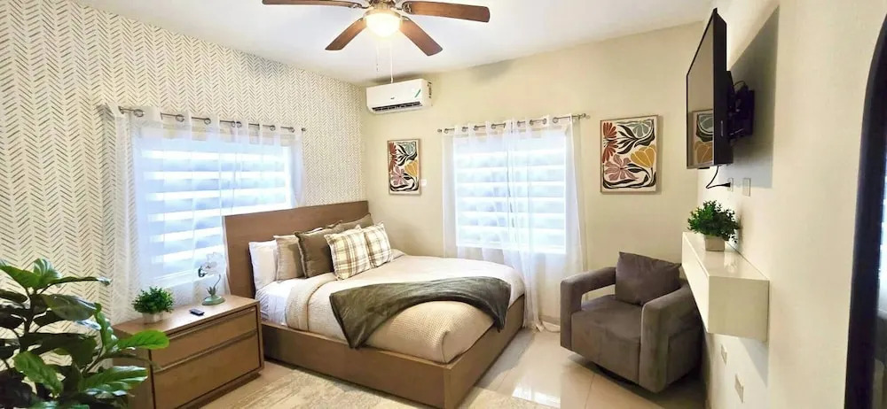 Island VYB Luxe Villa Ochi Rios With SOLAR system