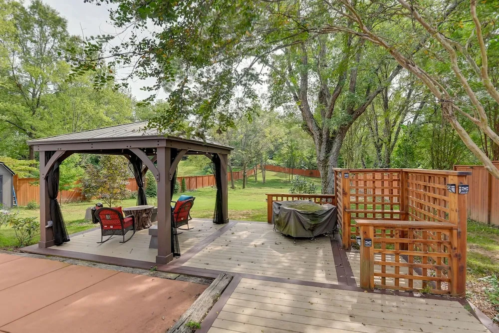 Old Hickory Hideout: Charming Apt w/ Deck!