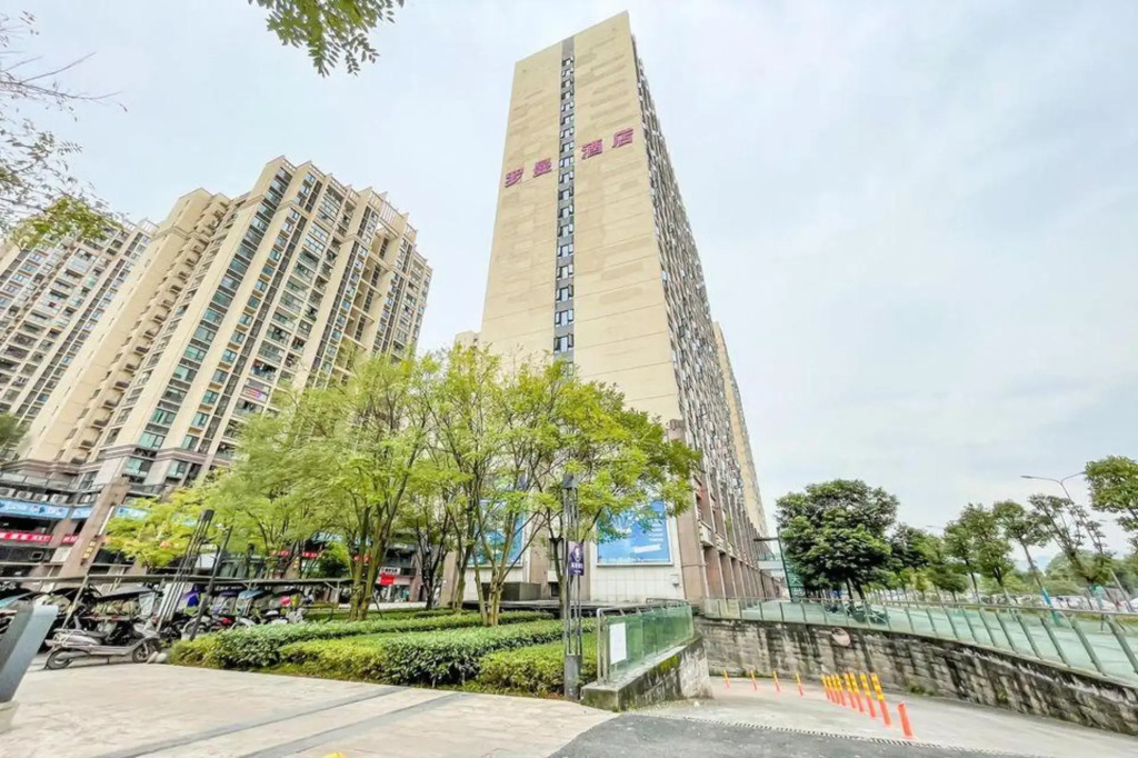 Luoman Hotel (Baicheng University Town University of Science and Technology)