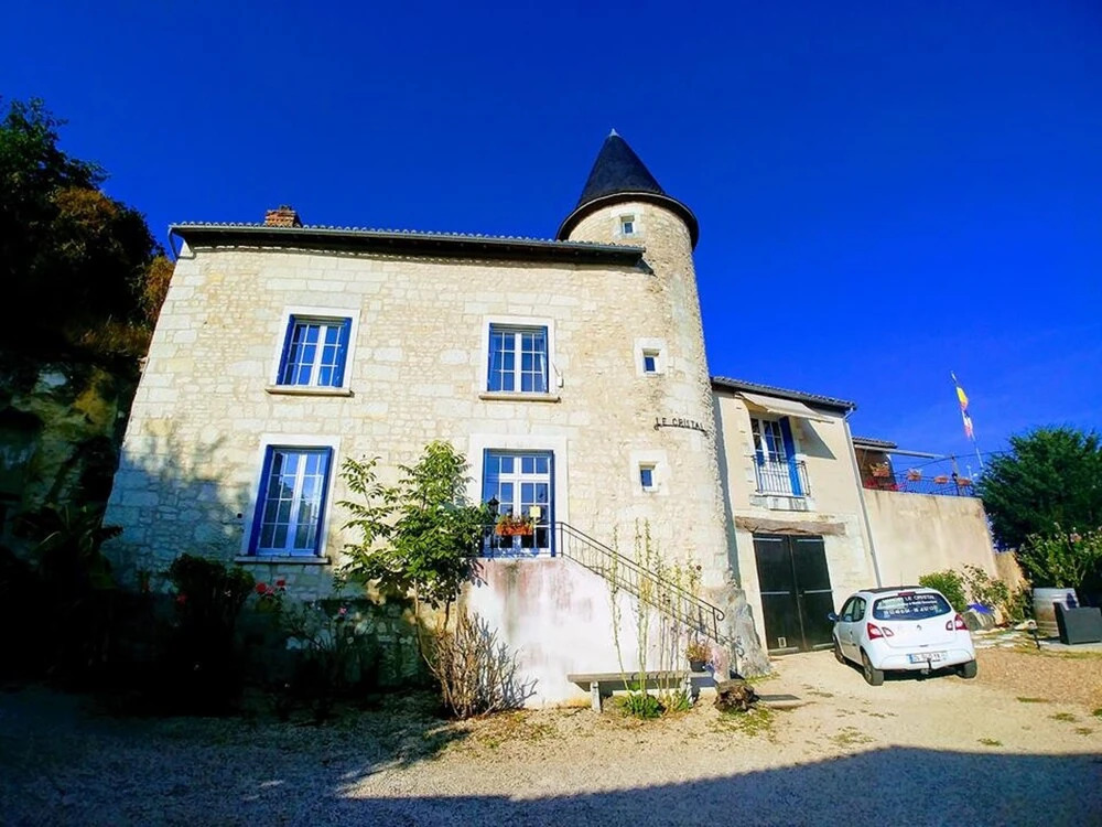 Manoir Le Cristal , Piscine et chambres tempérées