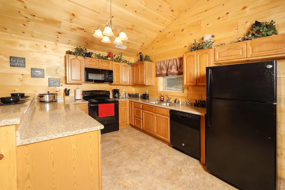 651 Country Oaks Dr Cabin
