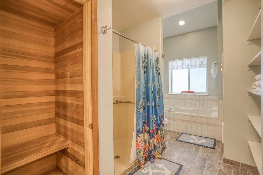 Oceanview Hot Tub and Cozy Bonus Room - Charming Coastal Retreat