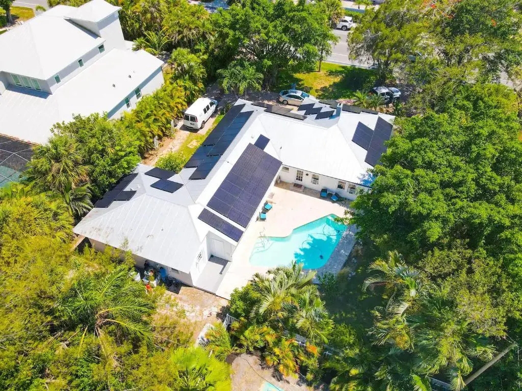 Home blocks from beach on siesta drive with pool Internal name: 617