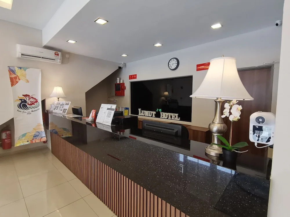 OYO 89443 Lumut Hotel