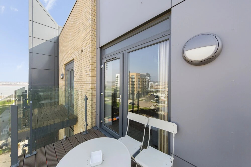 The Pier Apartment 2 With Balcony and Parking