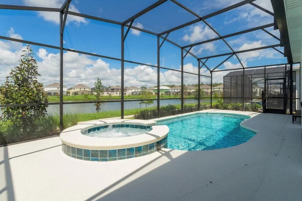 Large beautiful home by Disney