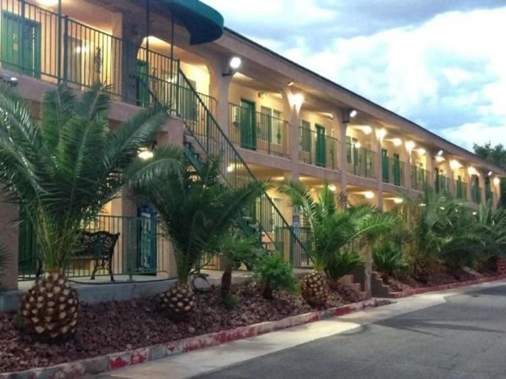 Crown Motel