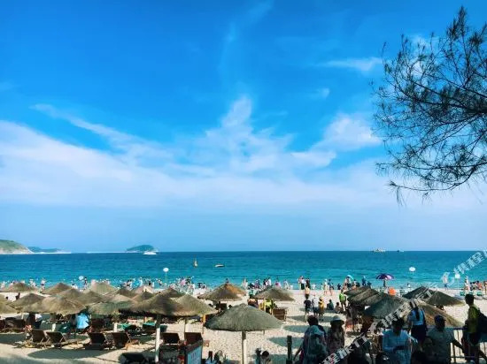 Yalong Bay Yuan Fang Zai Tian Bian Boutique Inn