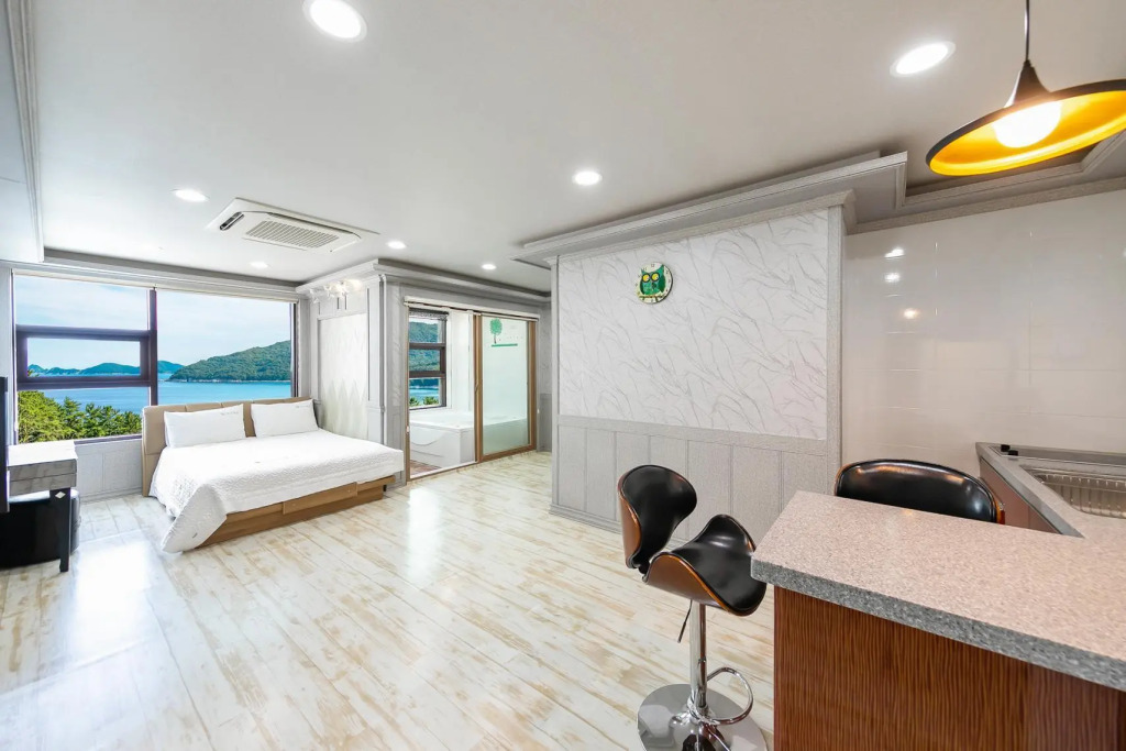 Geoje Marine Castle Spa Pension