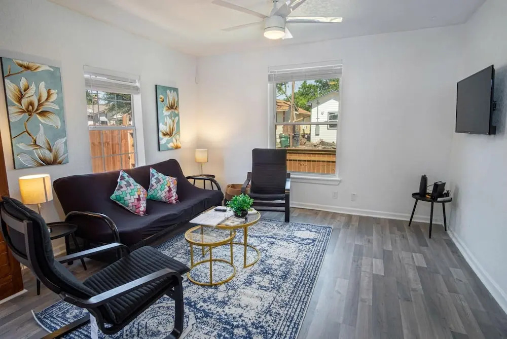 Charming 4BR2BA Only 5 mins Downtown Riverwalk