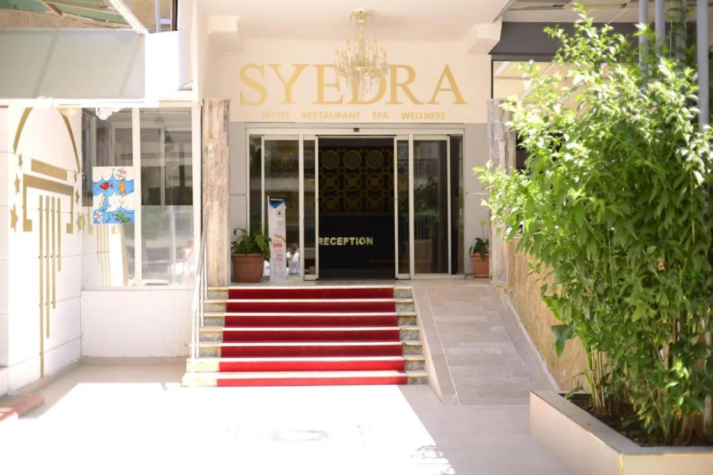 Eras Hotel
