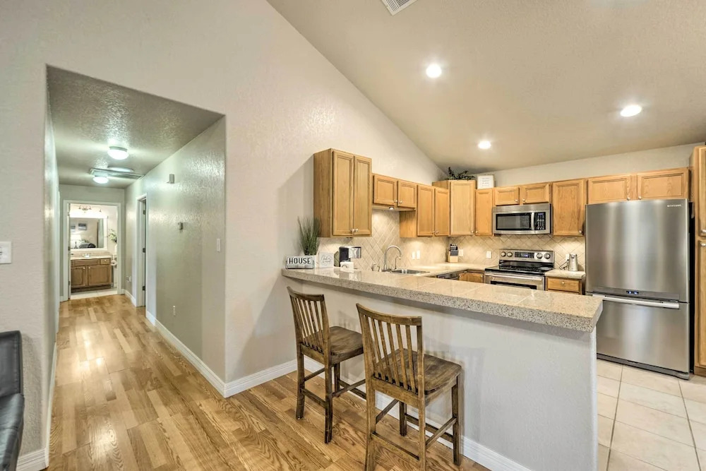 Cozy Canyon Lake Abode < 1 Mi to Boat Ramp!