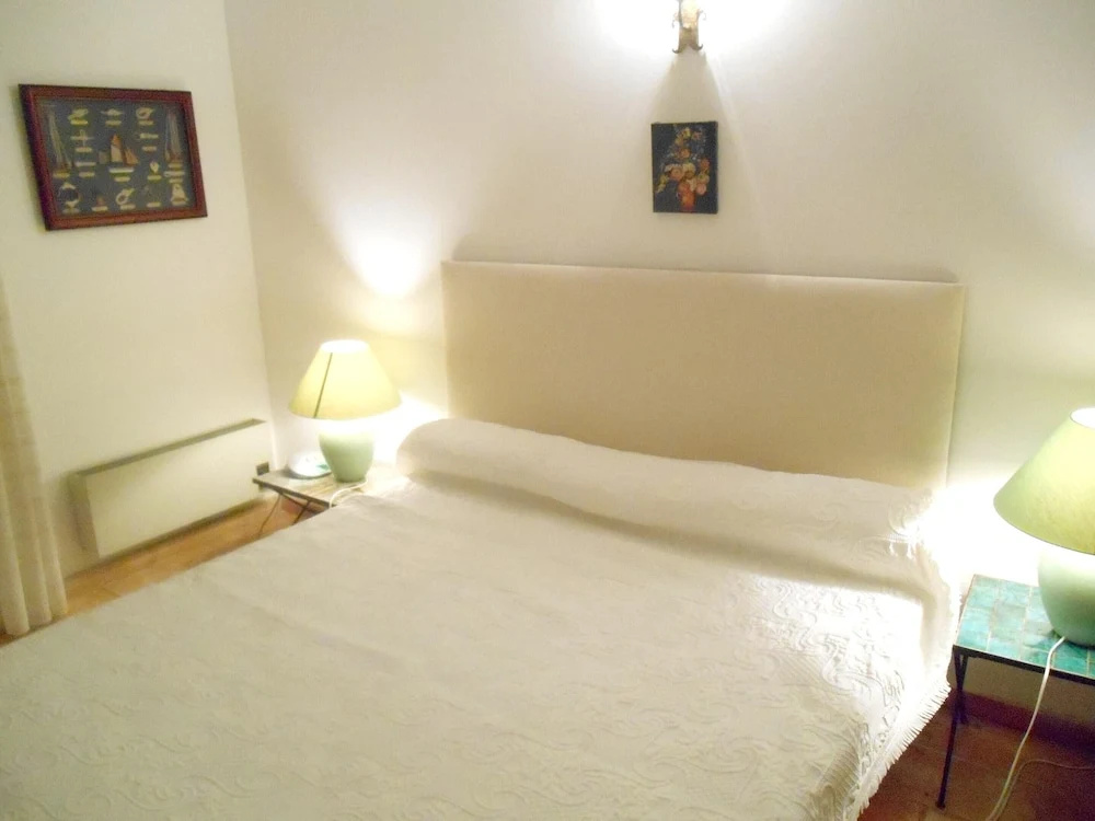 Villa With 6 Bedrooms in Saint-paul-en-forêt, With Wonderful Mountain View, Private Pool and Furnished Garden