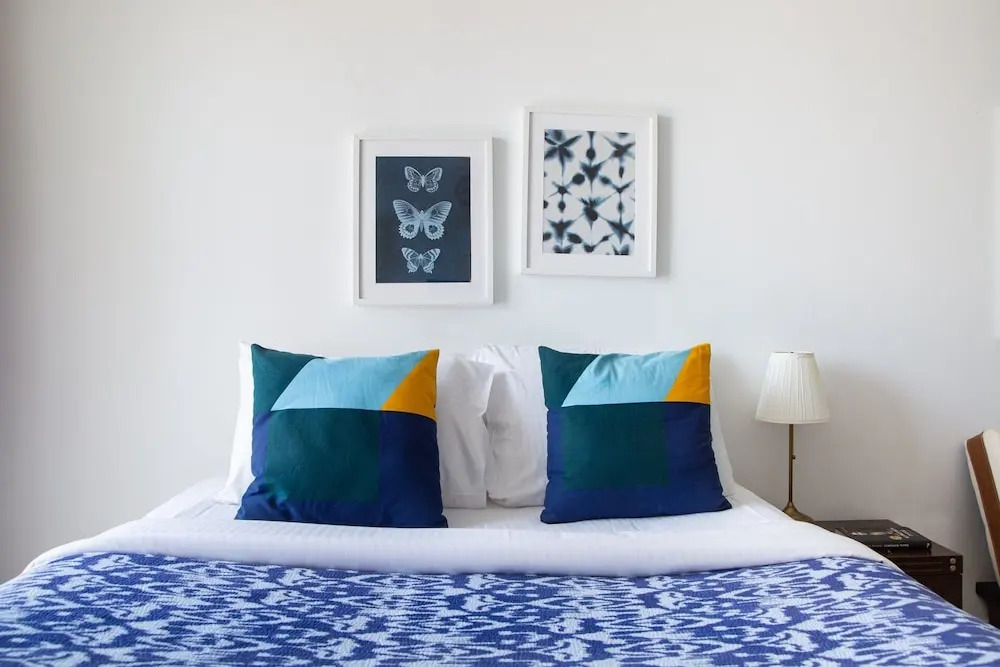Stylish Studio Apartment in JLT With Lake Views!
