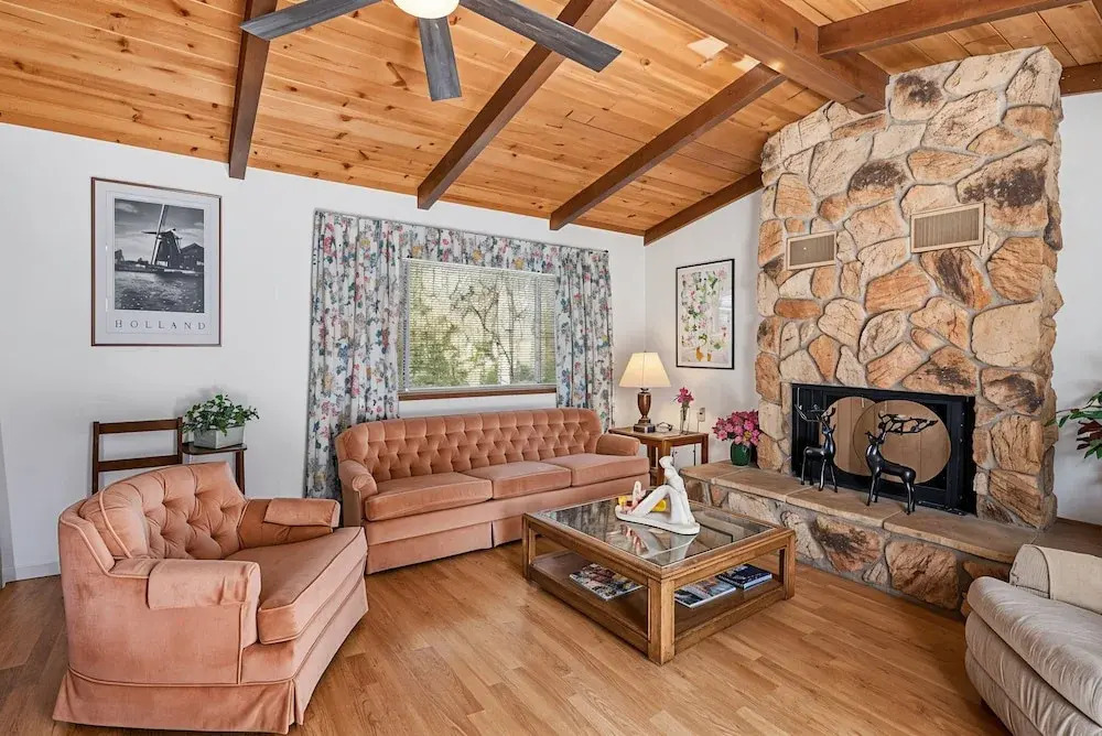 Tranquil Retreat - Home With Spacious Deck & Grill 4 Bedroom Home