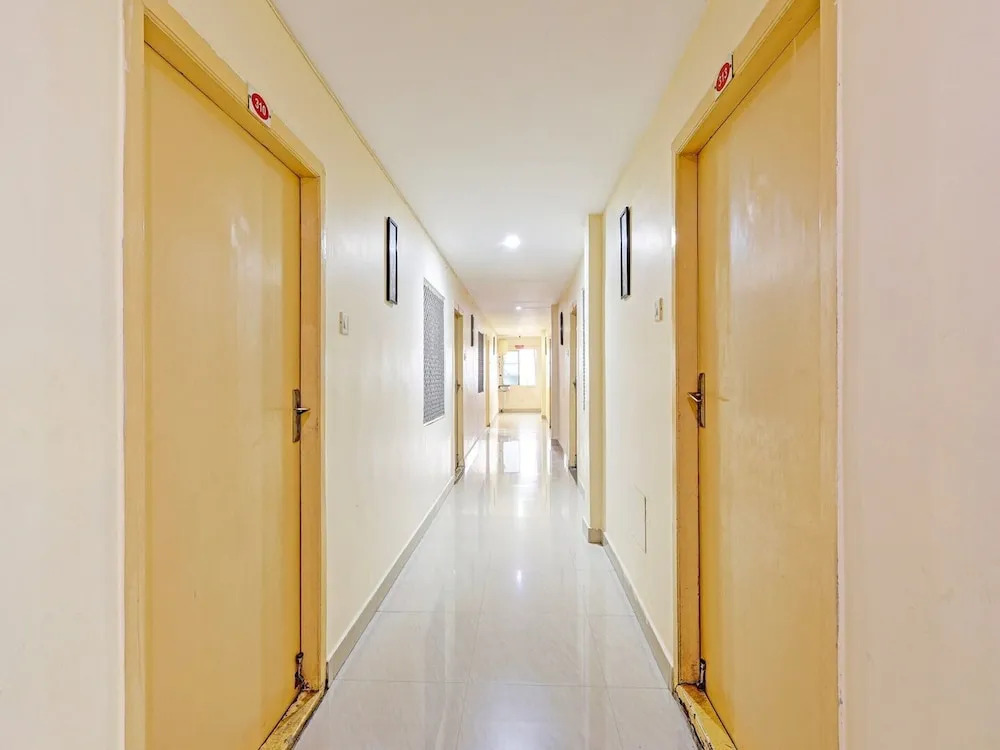 Suite OYO Collection O NAD Near Airport