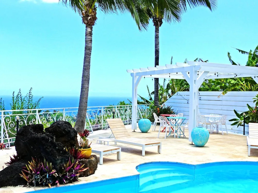 LA BOHEME, résidence de 5 appartements avec piscine, vue océan, Petite Ile