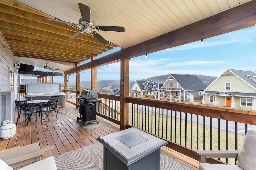 The Rock at Branson Cove 5 BDR on Table Rock!